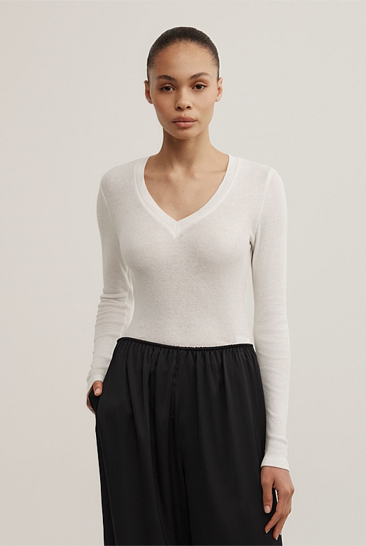 Fine V-Neck Long-Sleeve Top